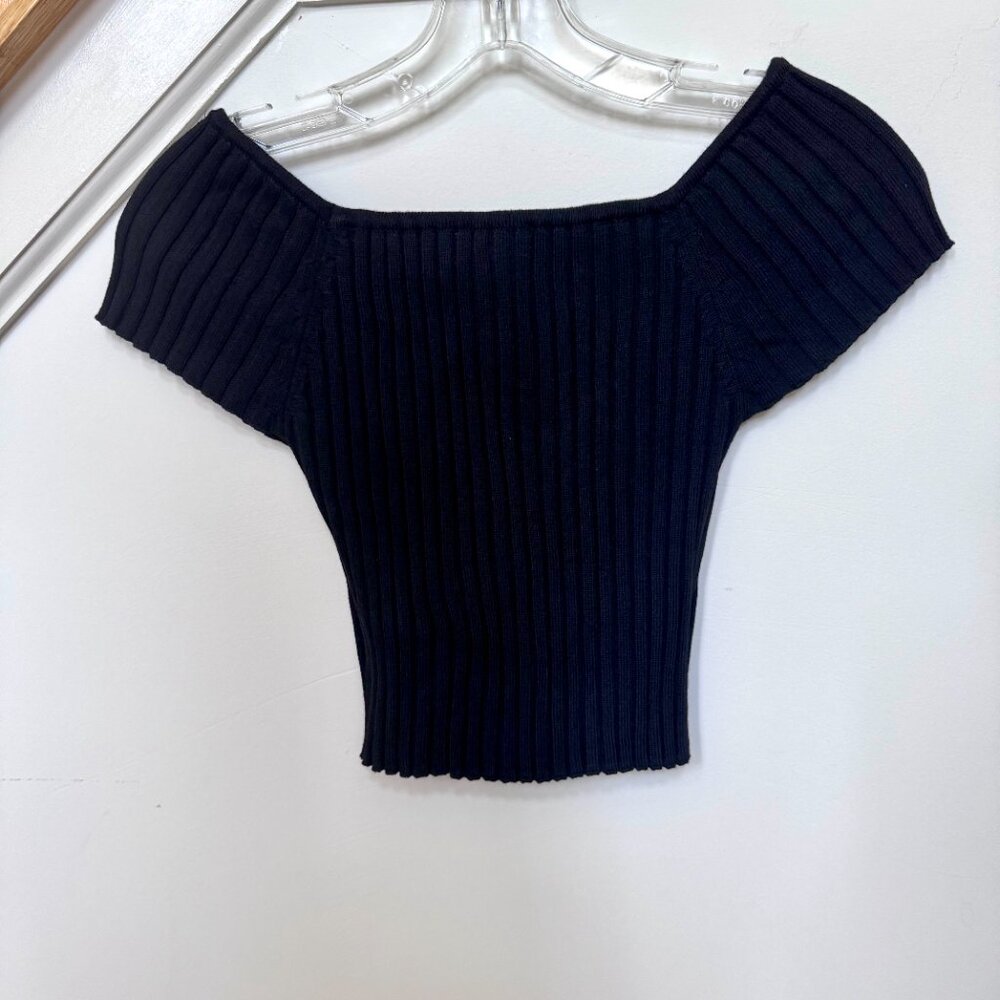 Black Ribbed Knit Crop Top - Picture 2 of 8